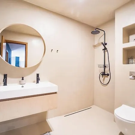 Host2u New 2 Bd, Fireplace, Free Parking Apartamento