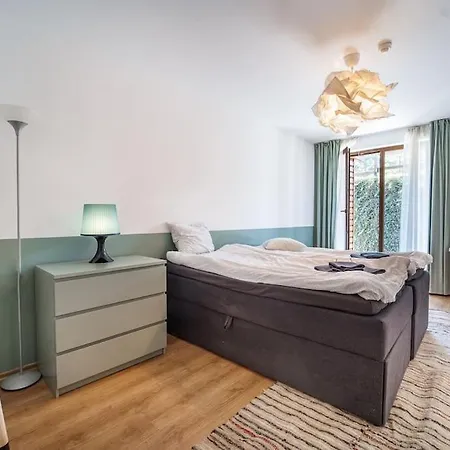 Apartament Host2u New 2 Bd, Fireplace, Free Parking
