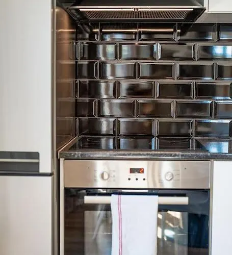 Host2u New 2 Bd, Fireplace, Free Parking