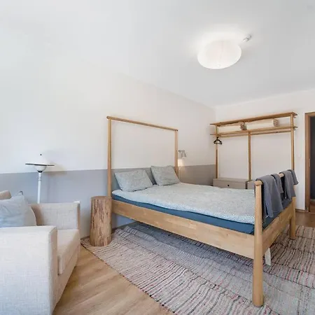 Apartment Host2u New 2 Bd, Fireplace, Free Parking