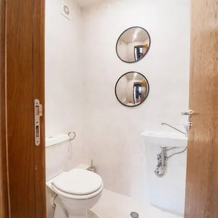 Apartment Host2u New 2 Bd, Fireplace, Free Parking