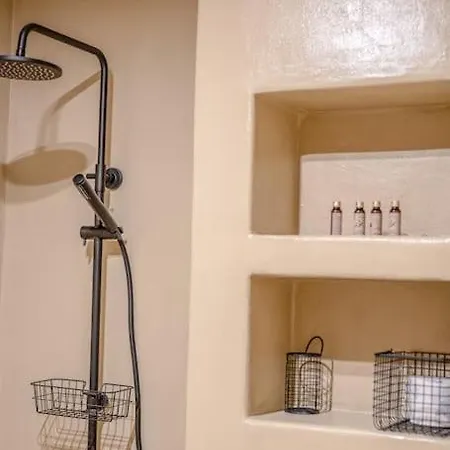 Apartment Host2u New 2 Bd, Fireplace, Free Parking *