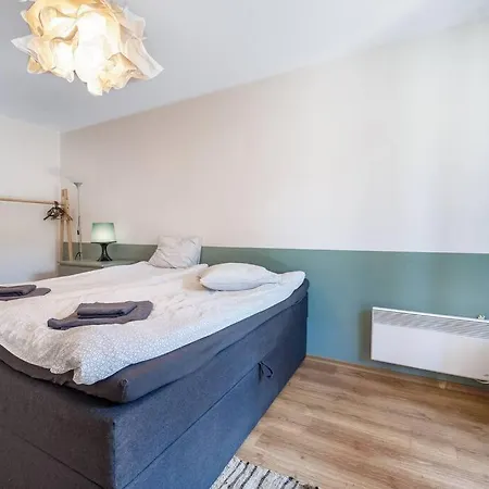 Host2u New 2 Bd, Fireplace, Free Parking Apartment *