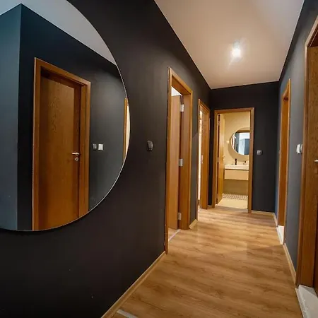 Apartment Host2u New 2 Bd, Fireplace, Free Parking *