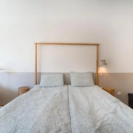 Apartman Host2u New 2 Bd, Fireplace, Free Parking Banszko