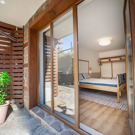 Apartment Host2u New 2 Bd, Fireplace, Free Parking *