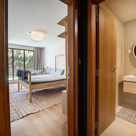 Apartment Host2u New 2 Bd, Fireplace, Free Parking *