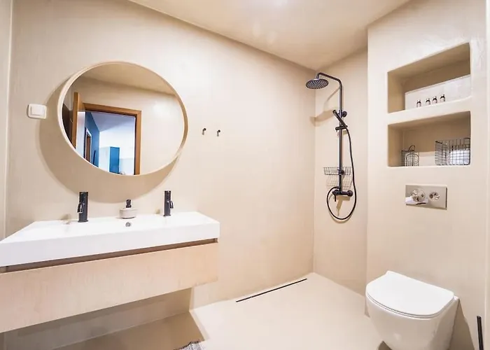 Host2u New 2 Bd, Fireplace, Free Parking Apartmán